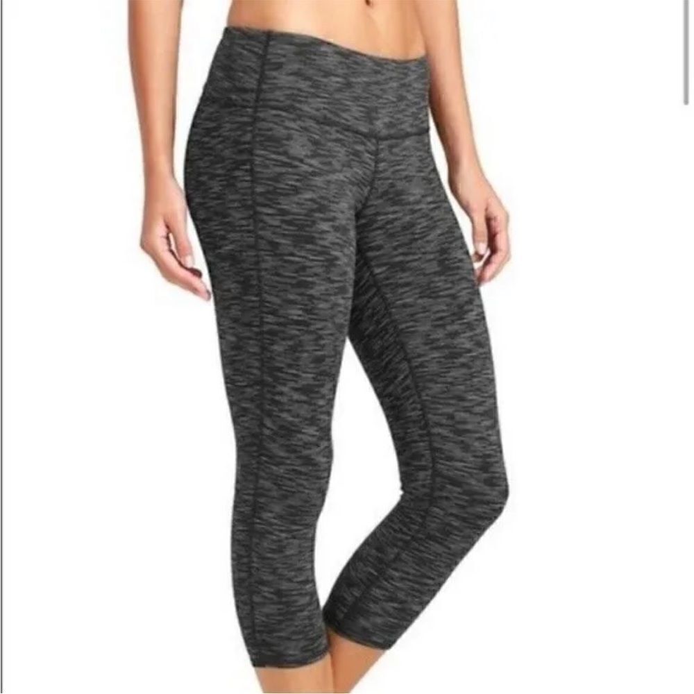 Athleta Chaturanga Energy Space Dye Grey and Black Capri Yoga Leggings Medium